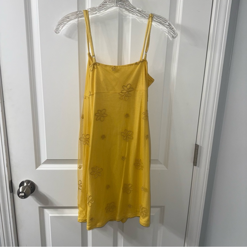 Le Lis Yellow Dress